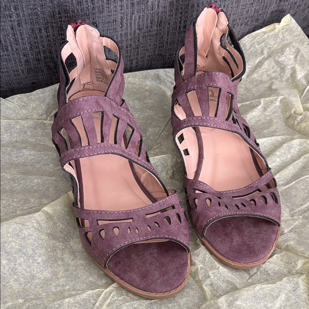 Journey Collection “Dexy” Round Toe Block Heel Sandals, Size 8